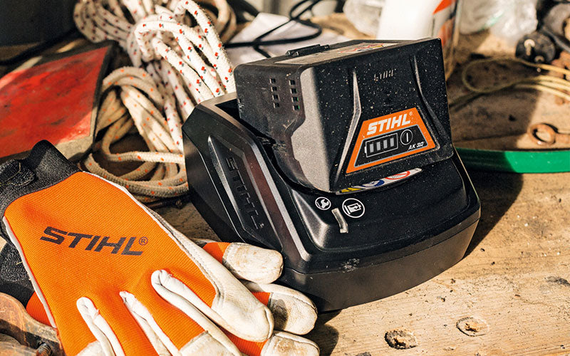 STIHL: Chargers and Battery AK Range